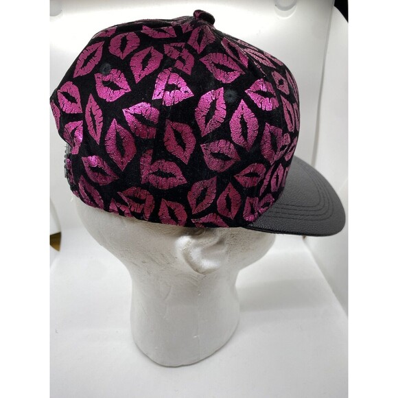 Black Hat with Pink Sexy Lips Kiss Cap Snapback - Picture 4 of 6